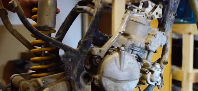 VIDEO: De restauratie van een crossmotor. Zo begin je eraan!