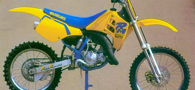 VIDEO: een 1990 Suzuki RM125 vergeleken met een moderne 125cc