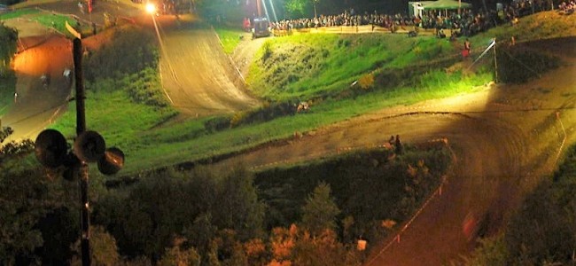 Un nombre record de Belges inscrits au Flutlicht Motocross de Kleinhau