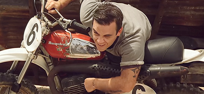 VIDEO: Robbie Williams op een Husqvarna
