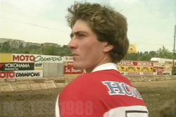 VIDEO: Jean-Michel Bayle wint maar Jeremy Whatley beleeft horror-GP in Sverepec