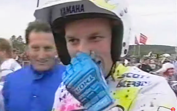 VIDEO: Peter Johansson wint de GP 250cc in Nismes